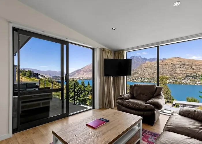 4 Bedroom Stunning Modern Family Home