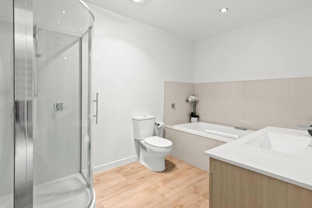 4 Bedroom Stunning Modern Family * Queenstown