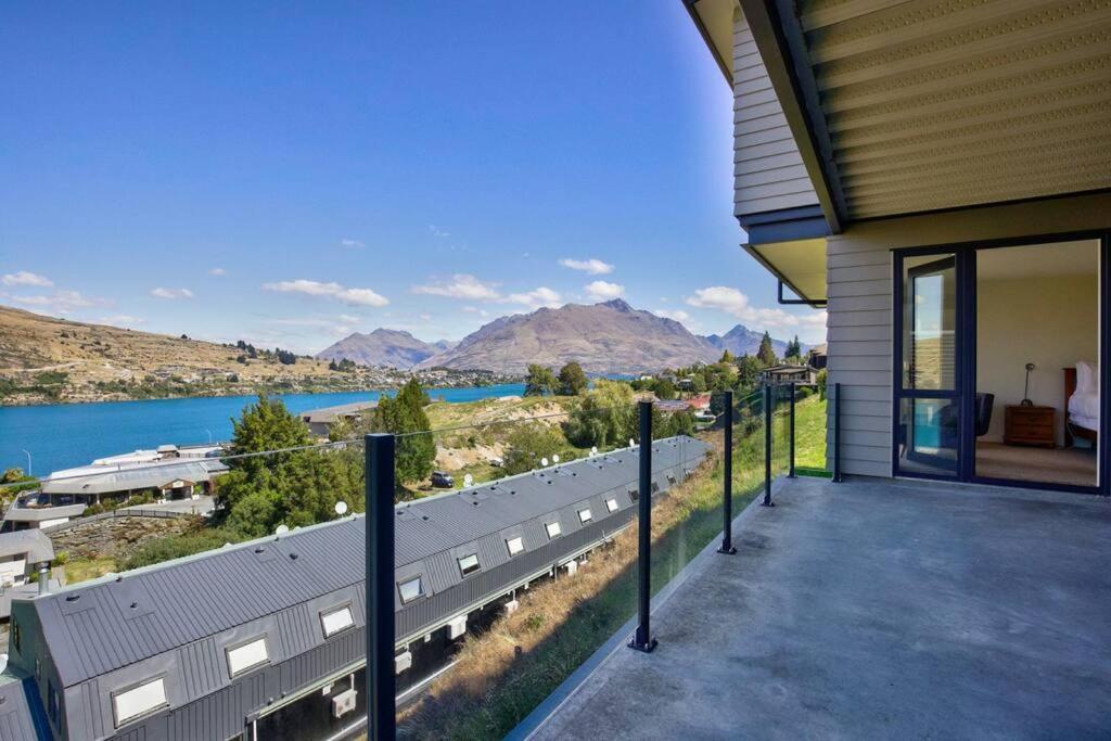 4 Bedroom Stunning Modern Family *