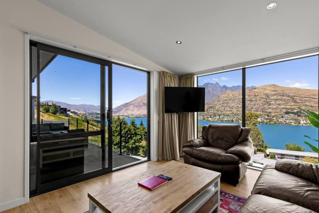 4 Bedroom Stunning Modern Family Holiday home *