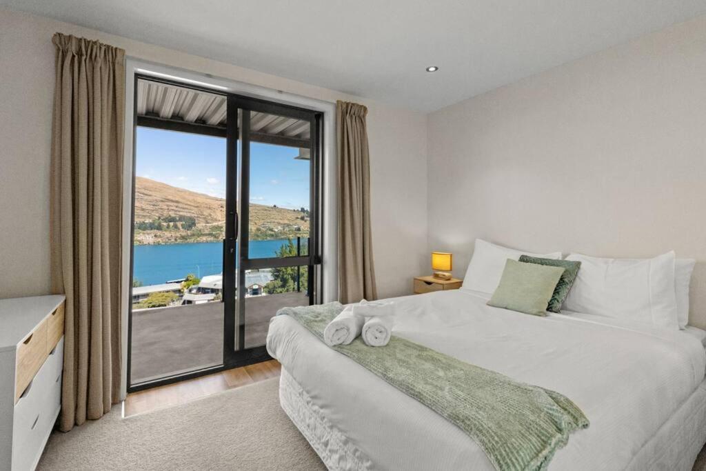 Holiday home 4 Bedroom Stunning Modern Family Queenstown
