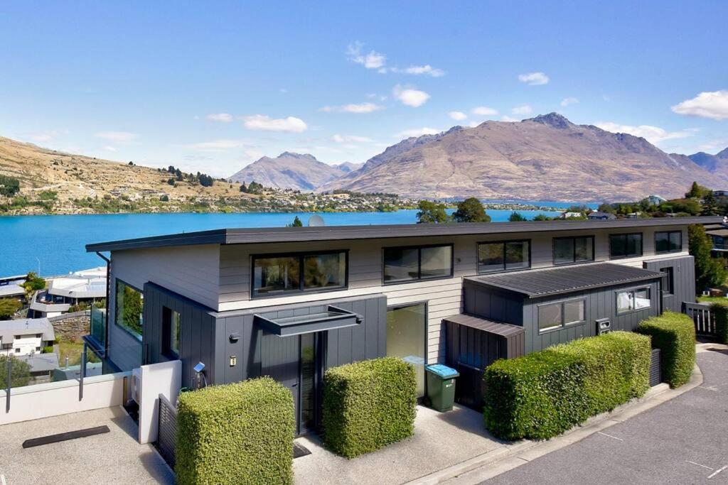 4 Bedroom Stunning Modern Family Queenstown